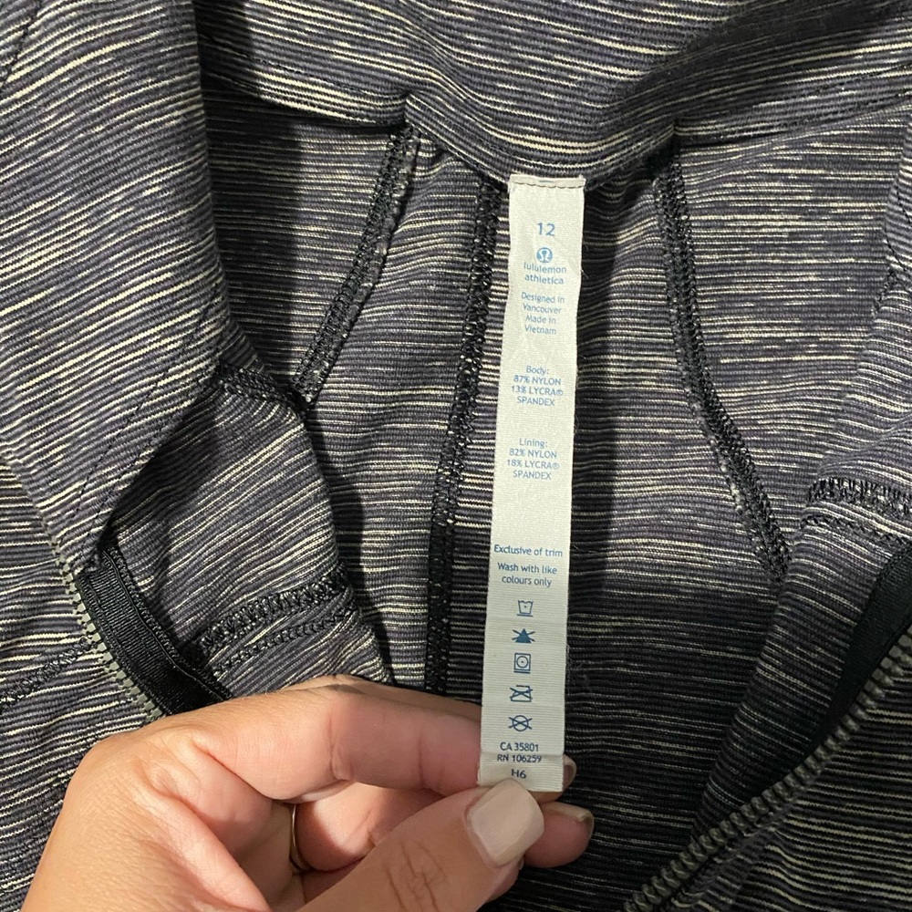 Lululemon - Picture 3 of 4